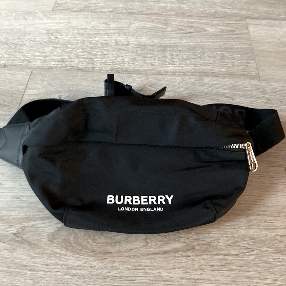 💯% Authentic Burberry Black belt bag